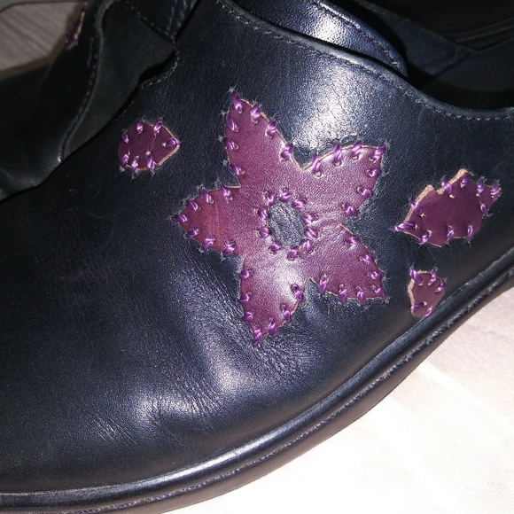 Clarks slip on shoes Black with purple Flower - Picture 2 of 8